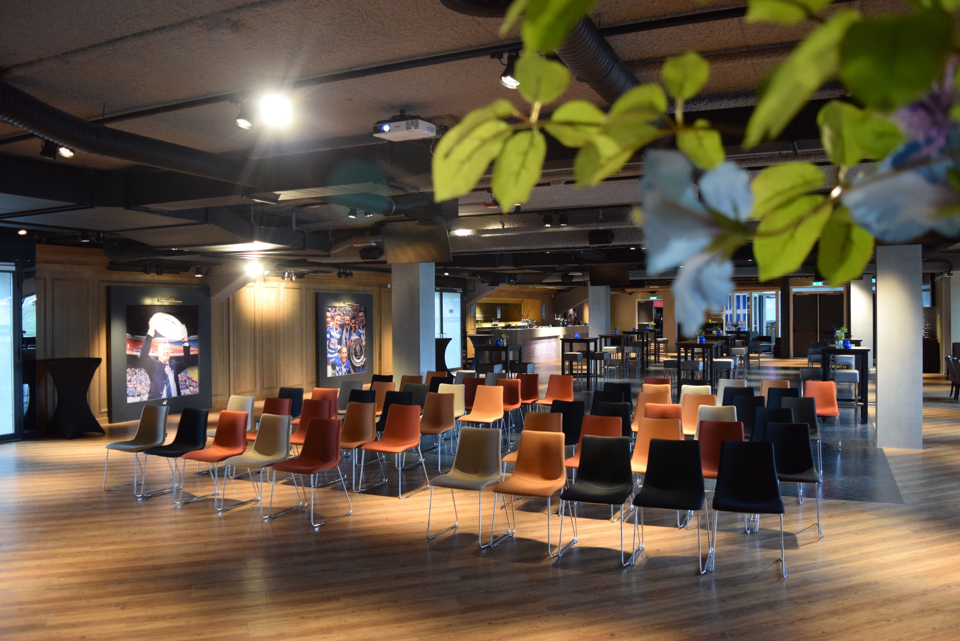 8. Businessclub 1 - Theater.JPG