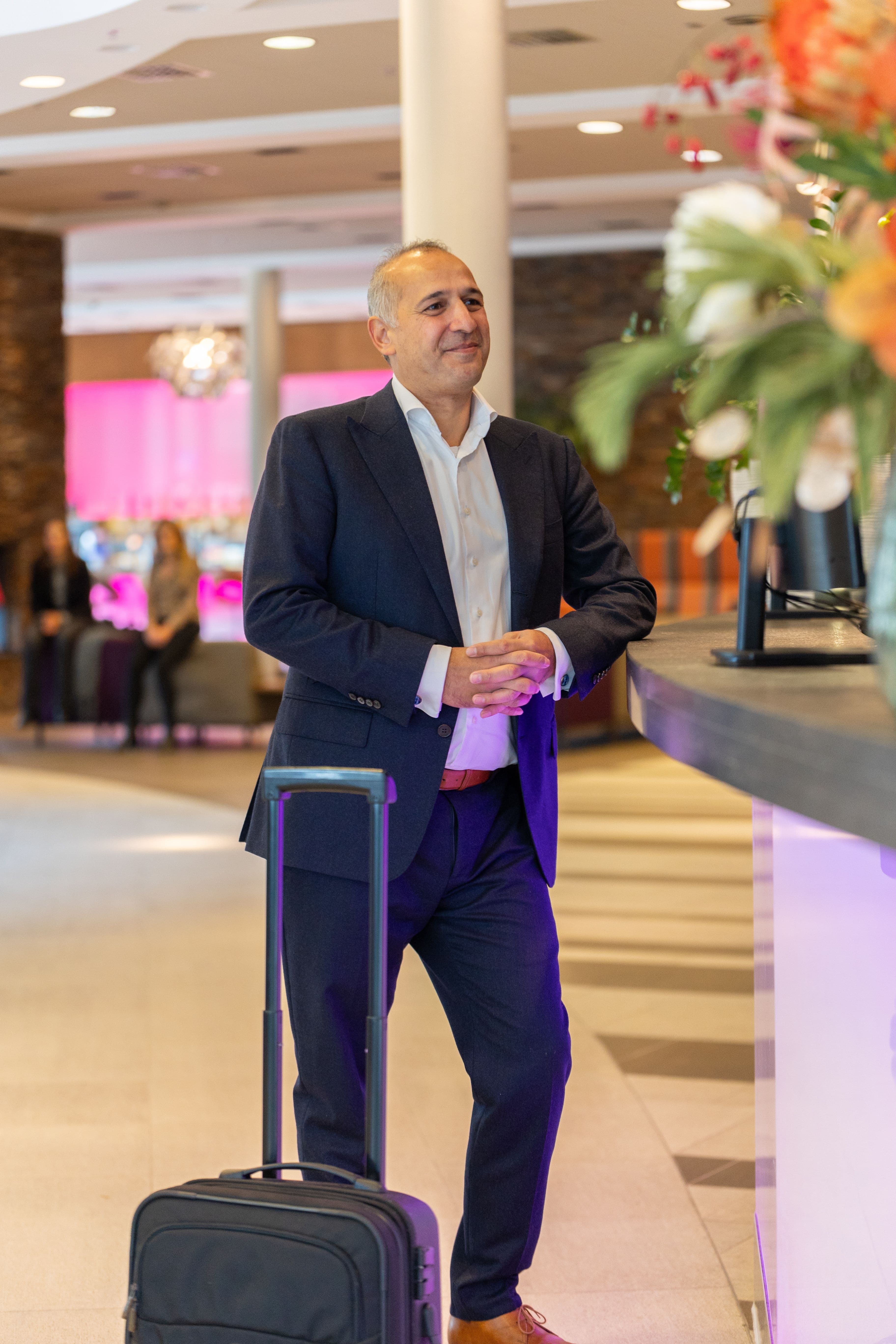 16. Check-in zakelijke hotelgast man.jpg