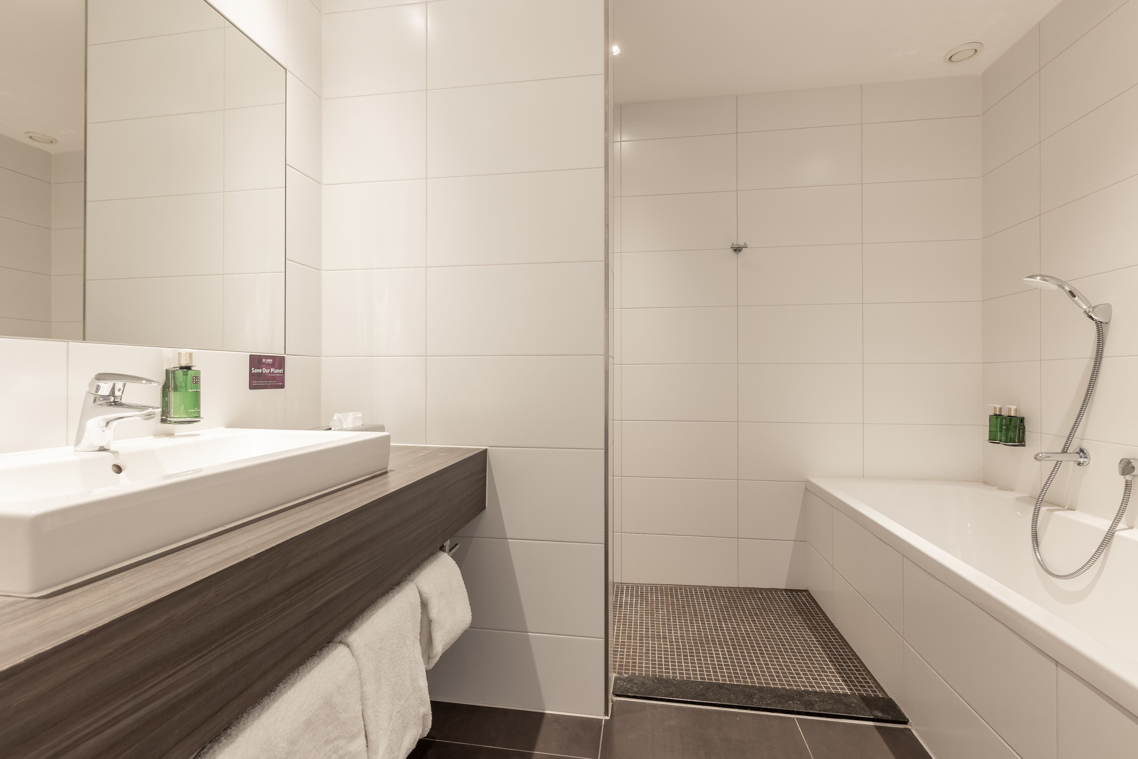 Comfort Deluxe-Badkamer.jpg