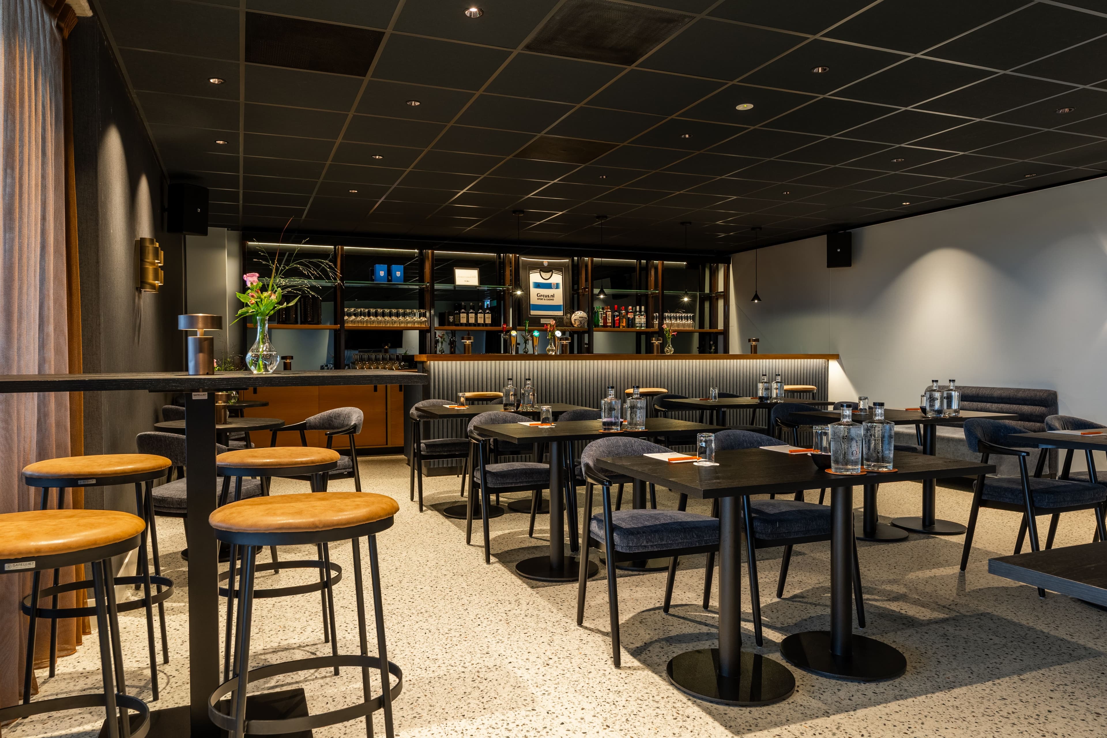 Schoolopstelling in een skybox van het PEC Zwolle stadion